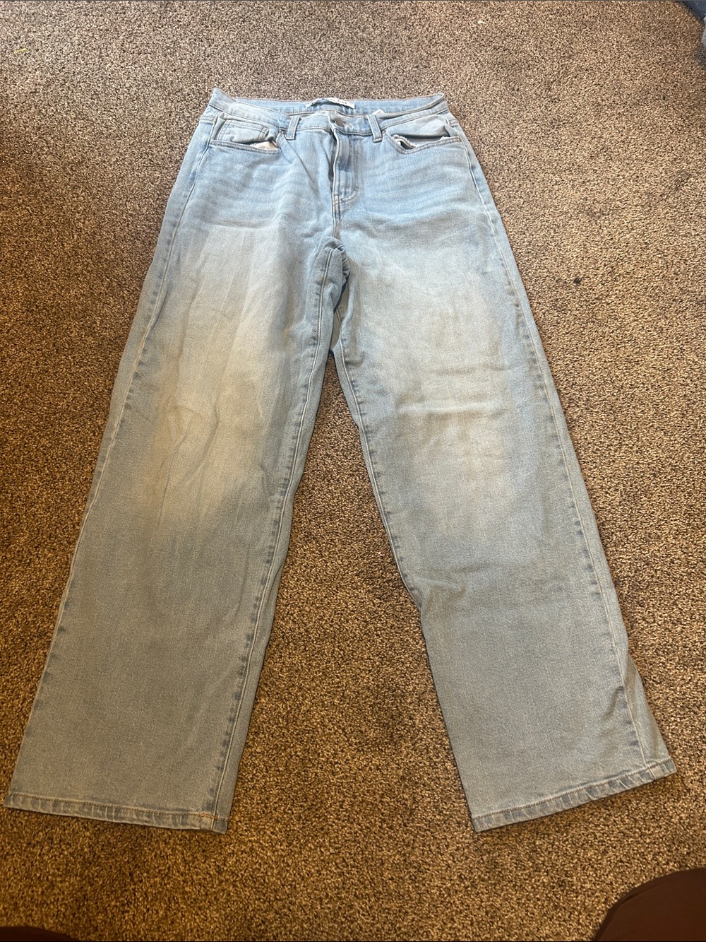 Light Wash Women’s Wide-Leg Jeans